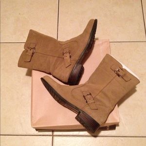 Bandolino Short Boots in Tan Suede